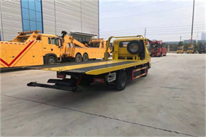 川汇非事故拖车